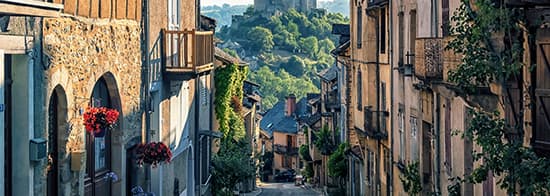 Kleine Gasse in Frankreich