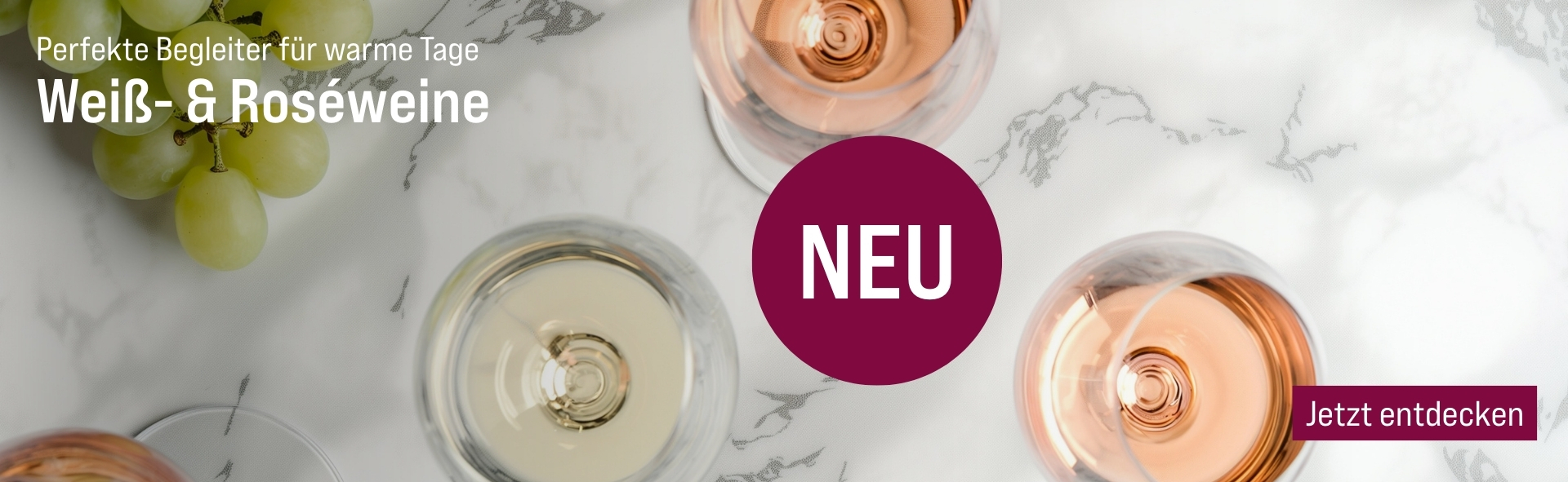 Silkes Weinkeller Weinaktion mit dem Slogan "Perfekte Begleiter für warme Tage. Weiß- und Roséweine". Im Hintergrund mehrere Gläser Weiß- und Roséwein auf weißem Marmor, daneben ein Bund Trauben. Hinweis auf "neu". Unten Button "Jetzt entdecken".