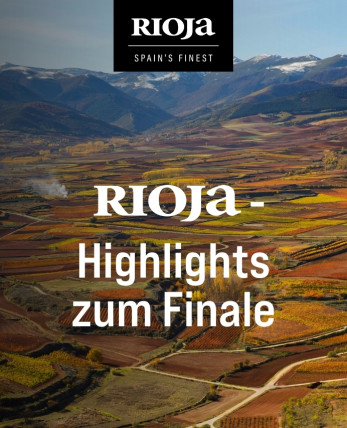 Silkes Weinkeller Weinaktion mit dem Slogan "Rioja - Highlights zum Finale". Im Hintergrund eine Berglandschaft. Hinweis auf "Rioja. Spain's Finest". | KI-generiert