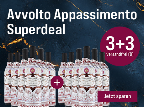 Silkes Weinkeller Weinaktion mit dem Slogan "Gratisaktion im August - Avvolto Appassimento Superdeal". Blauer Hintergrund mit goldenen Akzenten, darauf abgebildet 12 Flaschen Wein. Hinweis auf "3+3 versandfrei (D)". Unten Button "Jetzt sparen".