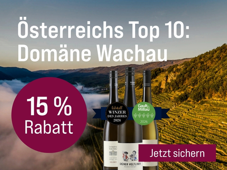 Silkes Weinkeller Weinaktion mit dem Slogan "Weingut des Monats. Österreichs Top 10: Domäne Wachau". Im Hintergrund eine sonnige Berglandschaft mit nebeligem Tal. Hinweis auf "15 % Rabatt". Unten Button "Jetzt sichern". Rechts drei Flaschen.