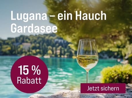 Silkes Weinkeller Weinaktion mit dem Slogan "Fein, frisch und perfekt für sonnige Genussmomente. Lugana - ein Hauch Gardasee". Im Hintergrund ein See, Bäume und ein Glas Weißwein. Hinweis auf "15 % Rabatt". Unten Button "Jetzt sichern".