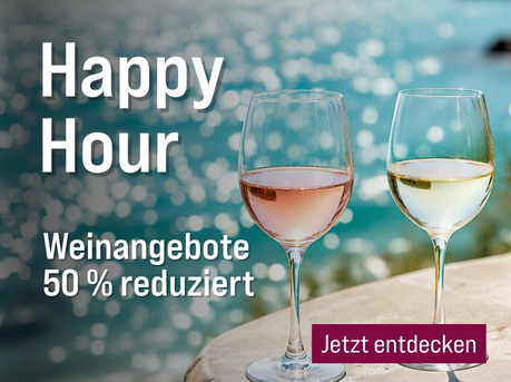 Silkes Weinkeller Weinaktion mit dem Slogan "Happy Hour. Weinangebote 50 % reduziert". Im Hintergrund das Meer, im Vordergrund je ein Glas Rosé-, Weiß- und Rotwein auf einem Vorsprung, daneben eine Pflanze und Zitronen. Unten Button "Jetzt entdecken".