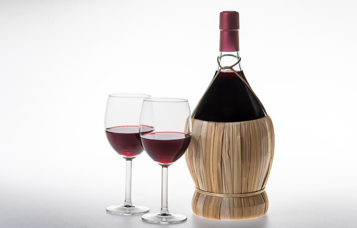Chianti Flasche mit Gläsern | Silkes Weinblatt