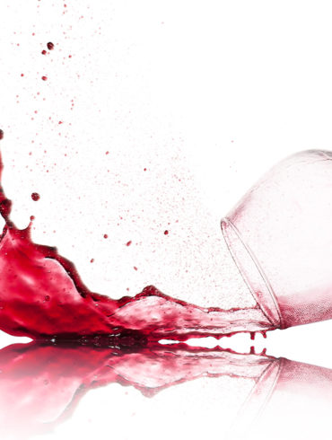 Weinfehler können in vielerlei Form auftreten, unter anderem als Trübungen. So erkennen Sie, um welche Art der Trübung es sich bei einem Wein handelt.