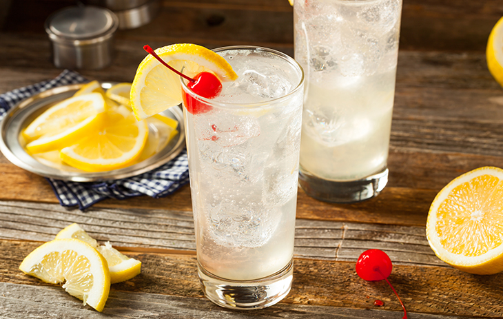 Mit Tom Collins Gin wird dieser Drink zu einem Beliebten Schluck. Sour und Fizz