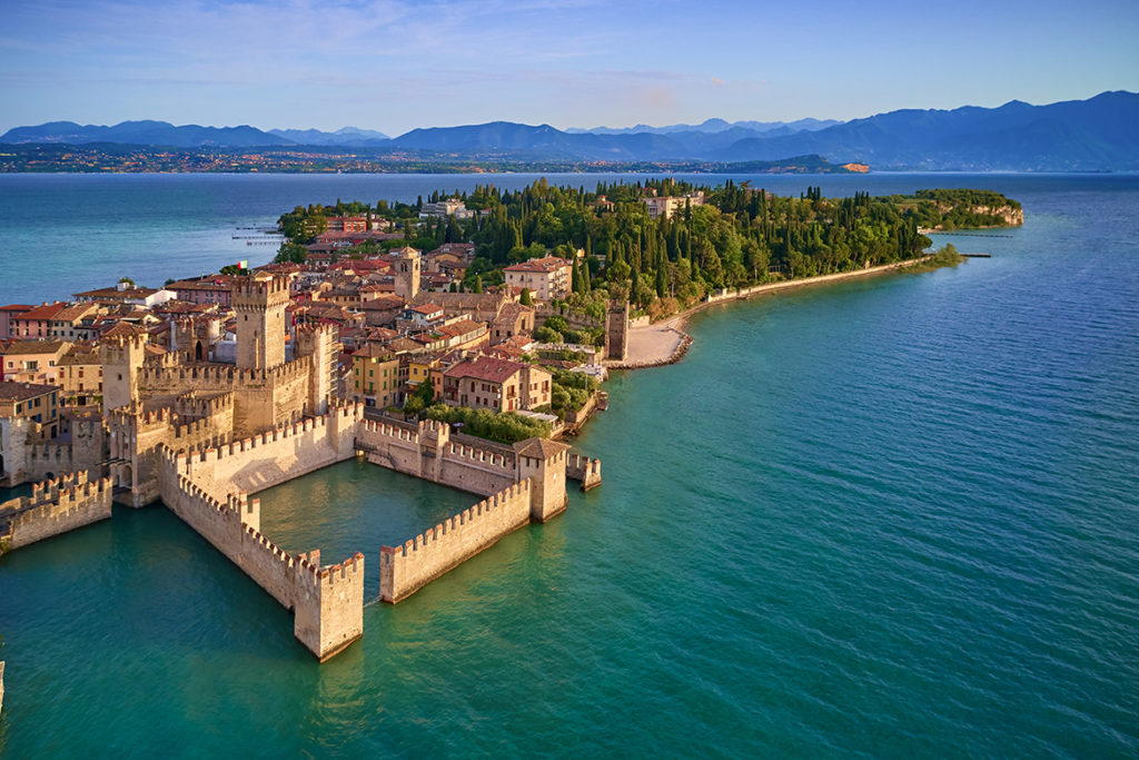 Die Scaligerburg (Castello Scaligero) in Sirmione am Gardasee | Silkes Weinkeller