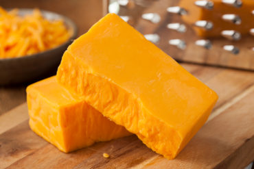 Von der Felsschlucht in England bis hin zu einem gemütlichen Abend mit einem Gläschen Wein. Erfahren Sie mehr über den Käse mit der königlichen Note.