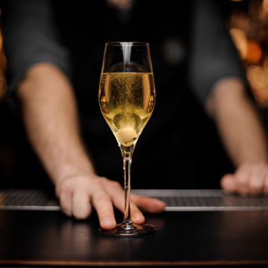 Spannend ist, dass der Crémant nicht alleine aus geschmacklichen Gründen vom Champagner abgegrenzt wird, sondern vielmehr aufgrund rechtlicher Entscheidungen.