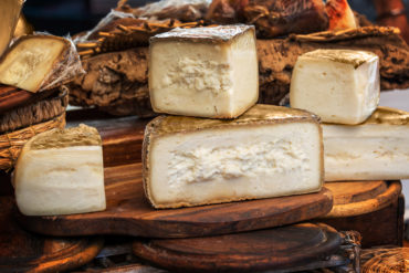 Dieser italienische Käse entstand bereits früh und entwickelte sich zu einem international weit verbreiteten Genuss.
