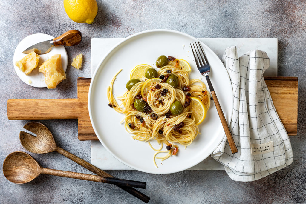 Der gereifte Pecorino punktet als Zugabe zu Pasta, als Highlight auf der Käseplatte und als Füllung für mediterranes Gemüse. 
