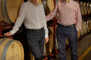 Export-Managerin Nieves García de Jalón und Winzer Bartolo Abellán von Bodega Juan Gil Wine Estate haben sich gemeinsam unseren 14 Fragen im Winzerview gestellt.