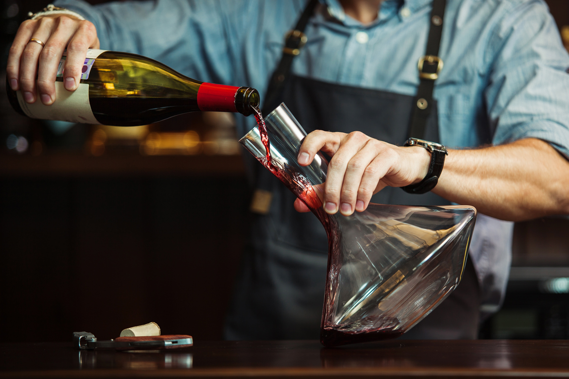 Wein dekantieren: Alles Wissenswerte zusammengefasst