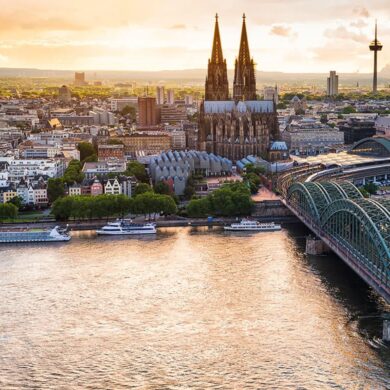 Kölner Panorama mit Dom, Rhein und Hohenzollernbrücke