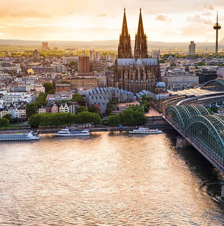 Kölner Panorama mit Dom, Rhein und Hohenzollernbrücke